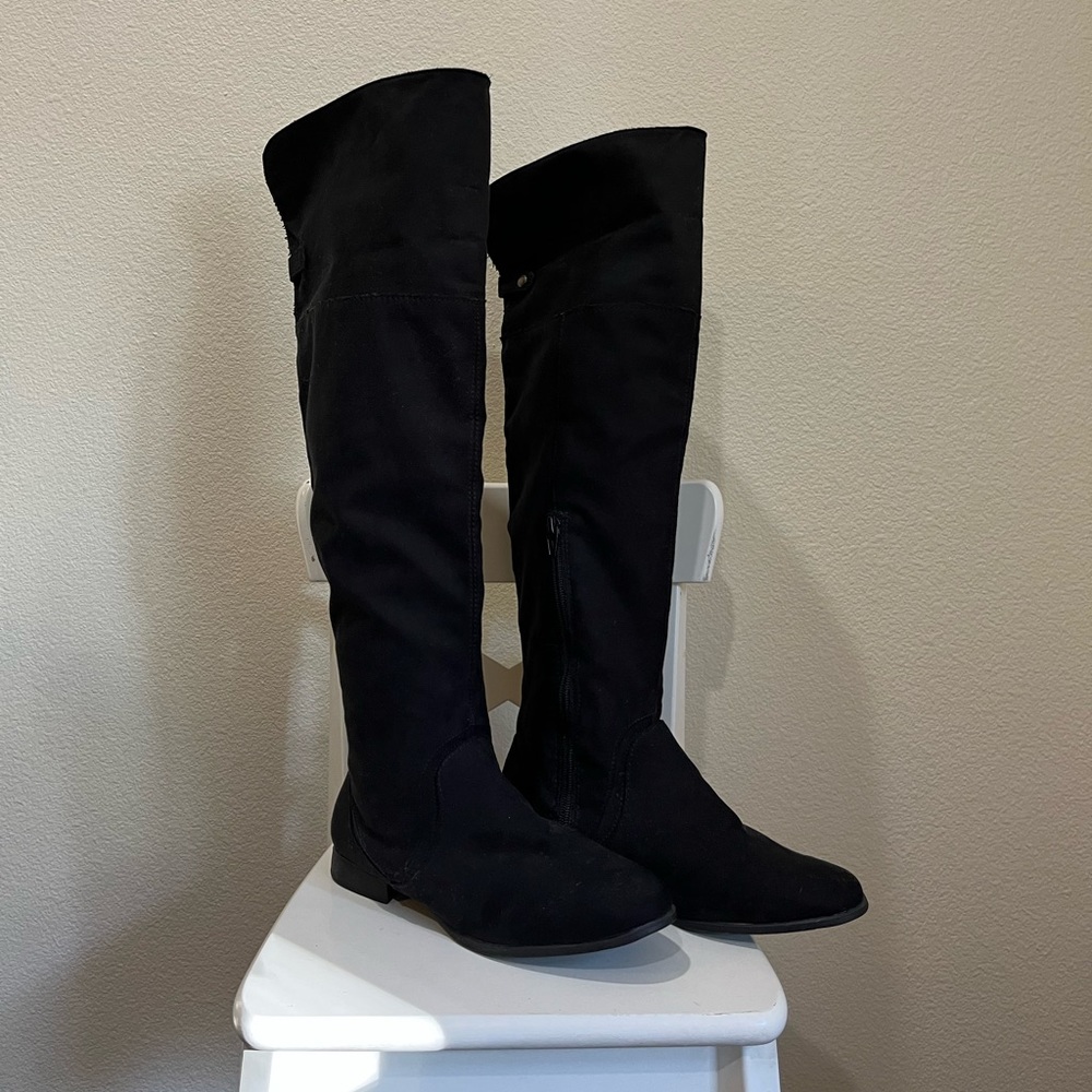 Black knew high boots